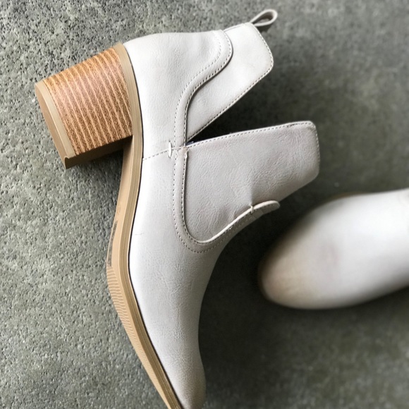 Qupid Stone White Slip-On Western Booties Sz 10 - Picture 7 of 8